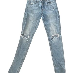 Women’s American Eagle Size 6 jeans. Excellent condition. Distressed Women Jeans